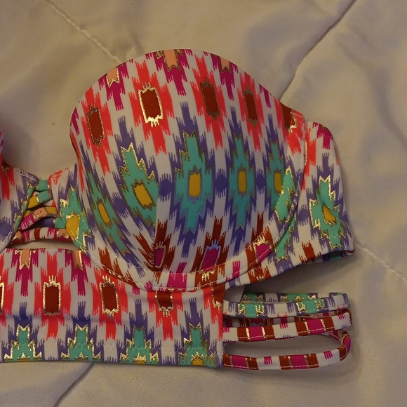 Victoria's Secret Underwire Strapless Swimsuit Top - Size 32A - Picture 5 of 6